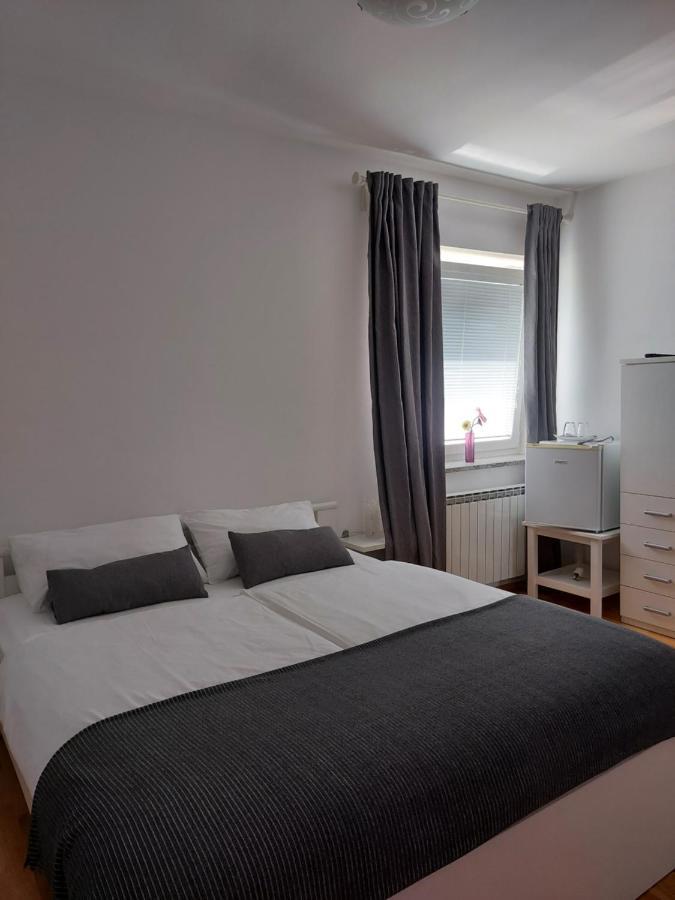 Guesthouse Pri Mihelovih Sežana Exteriér fotografie