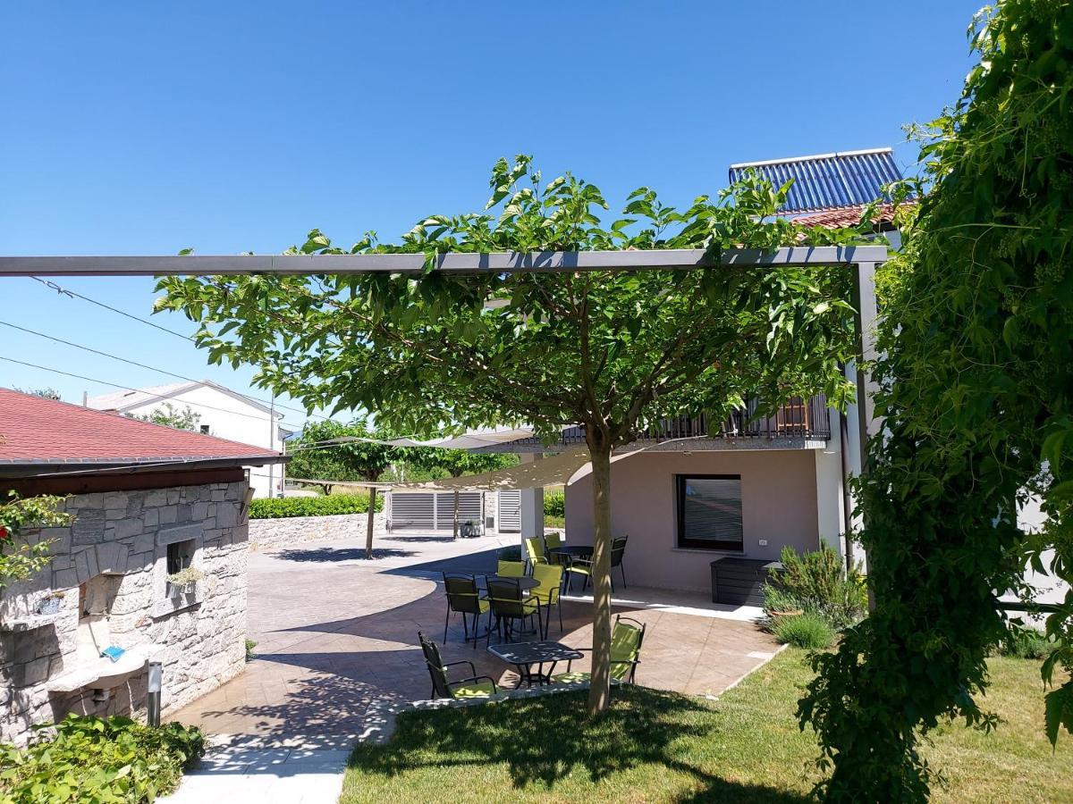 Guesthouse Pri Mihelovih Sežana Exteriér fotografie